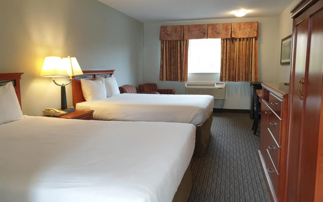 Riverland Inn & Suites