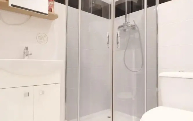 Premium 1BR Stay for 5 Prime Location