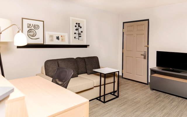 Country Inn & Suites by Radisson, Appleton Airport - Fox River Mall Area