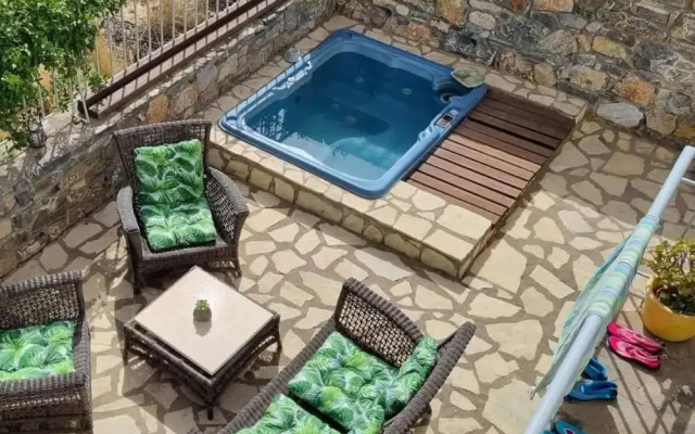 Plaka-sleeps4-parking-pool-hottub-seaviews