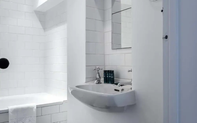 Lovely 2br Home in South London, 4 Guests