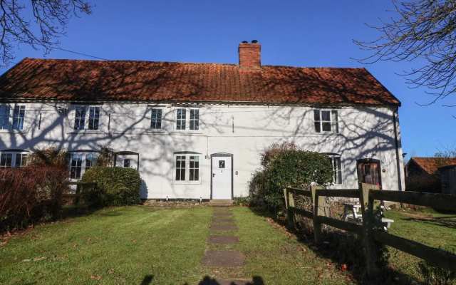 2 Greensleeves, Benhall