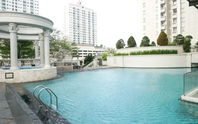 The Classic 2BR Belleza Apartment