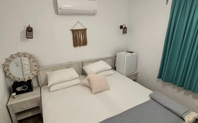 Paris Alacati Butik Otel