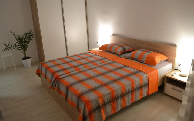 Lazarus Apartment