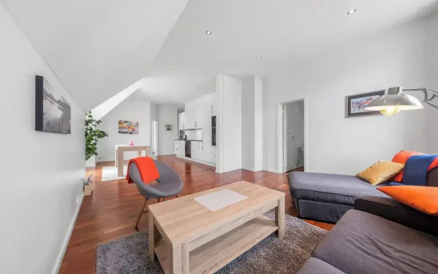 Penthouse by Brosundet, Free Parking Space