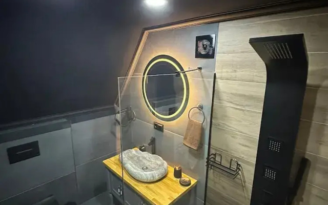 Eloi Suit Bungalov
