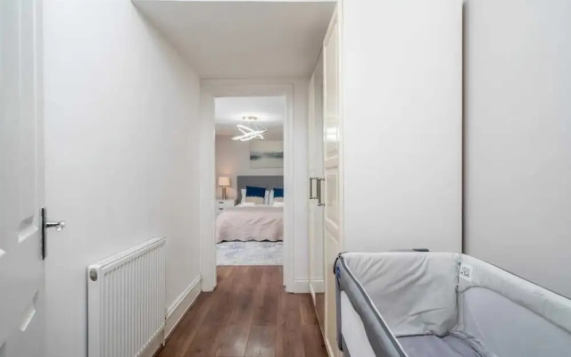 Bright and Modern 2 Bedroom Apartment in Earl's Court