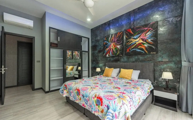 3BR Near Beach Tub & Pool Table V204