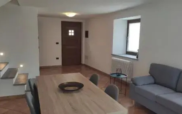 Tra Montagna E Citta