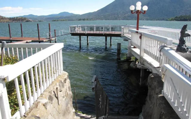 Lake Place Resort