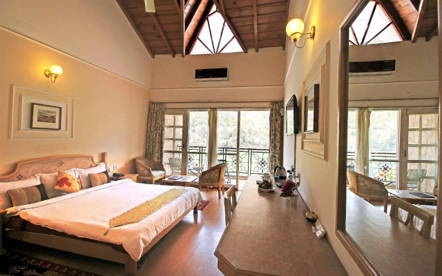 Neelesh Inn - Luxury Lake View Hotel With Swimming Pool On Bhimtal Lake
