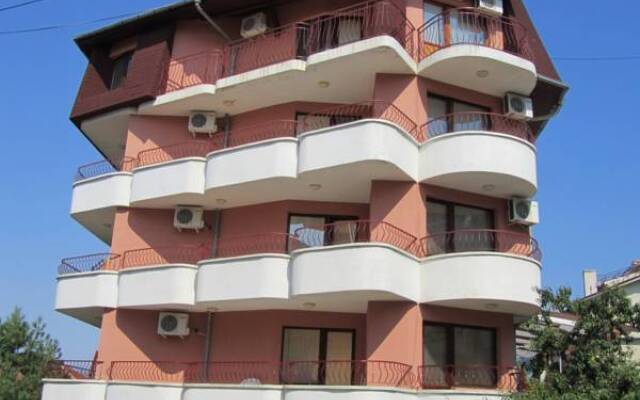 Family Hotel Sofia Свети Влас вид на фасад