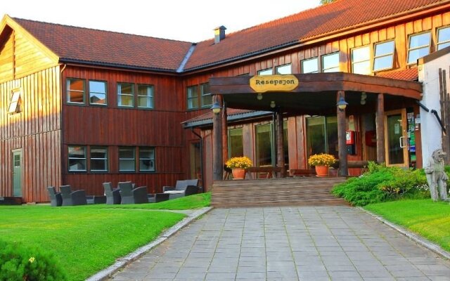 Отель Lillehammer Turistsenter Budget Hotel Норвегия, Лиллехаммер - отзывы, цены и фото номеров - забронировать отель Lillehammer Turistsenter Budget Hotel онлайн вид на фасад