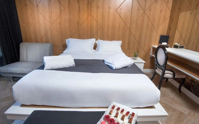 Aquaduct Hotel