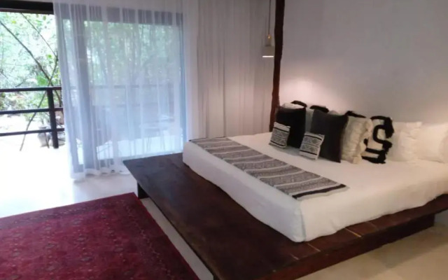 Amor Rooms