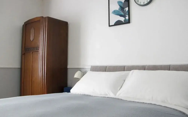 Stone's Throw Guesthouse