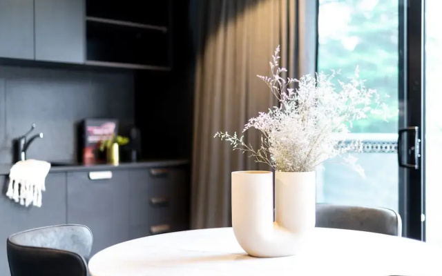 Immaculate Braddon Studio With Accessible Bathroom