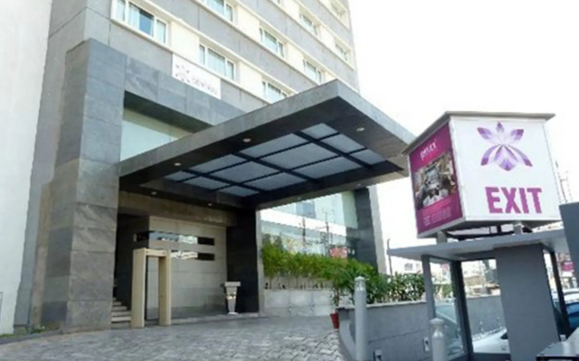 Royal Orchid Central, Vadodara
