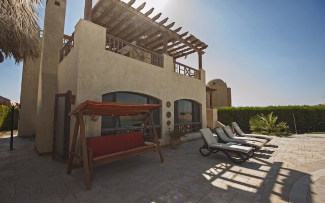 Отель Beachfront El Gouna Villa with Pool - Sabina Y144 вид на фасад