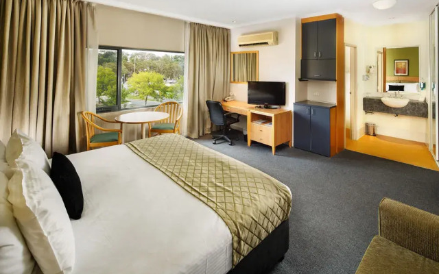 The Woden Hotel