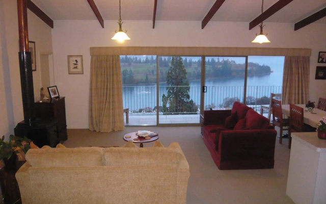 The B & B on the Hill