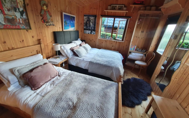 Cosy Countryside Log Cabin
