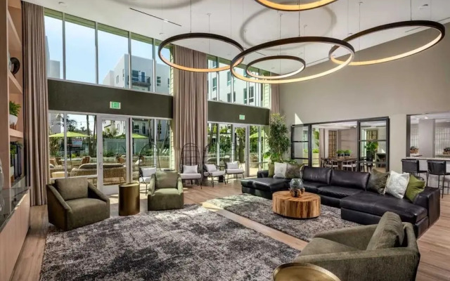 Chic Disneyland Retreat Pool Gym Fast Wifi