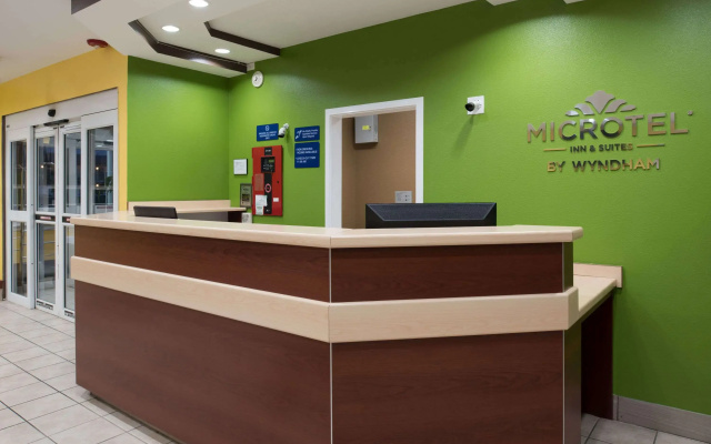 Microtel Inn & Suites by Wyndham Rogers