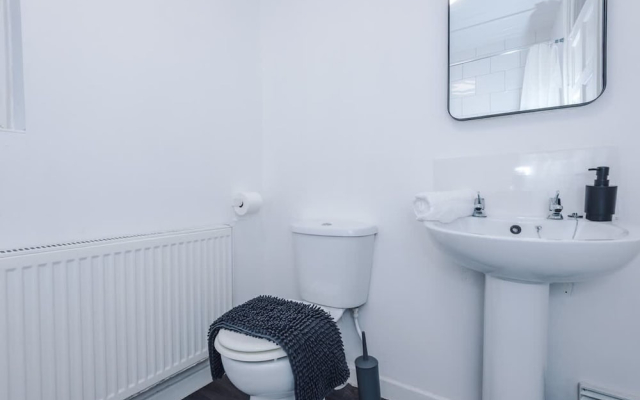 Spacious Home Ideal for Contractors Sleeps 7