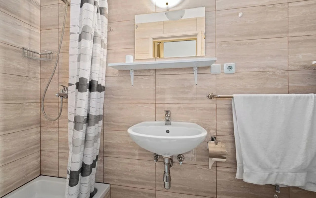 Beautiful Studio Apartment Near Sandy Beaches