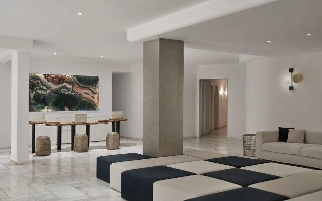 Kouros Hotel & Suites