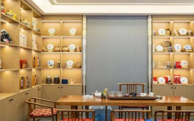 Moon Bay Boutique Hotel