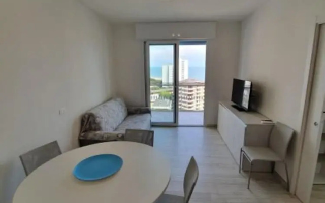 Ideal Getaway Apartment Near the Beach