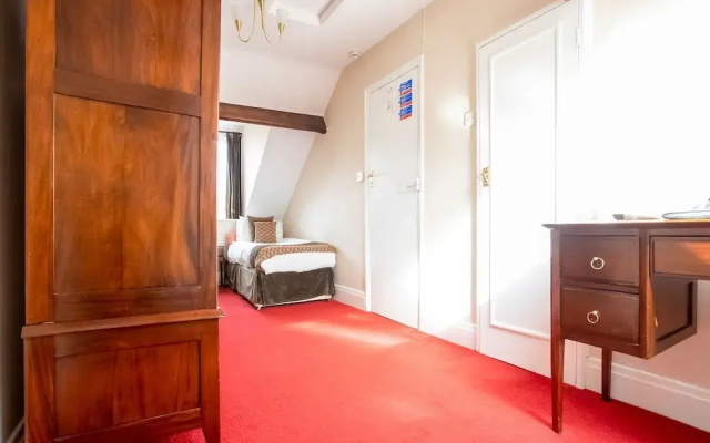 OYO Cliffemount Hotel