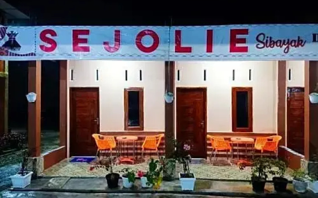 Penginapan SEJOLIE Sibayak
