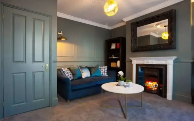 Beautiful Regency Apartment In Fantastic Location