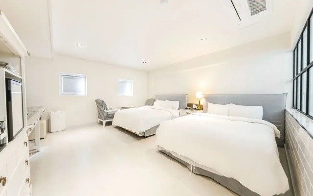 Jinju Hotel Owl