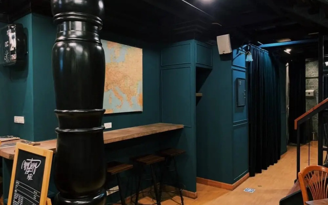 OYO Mystery Hostel