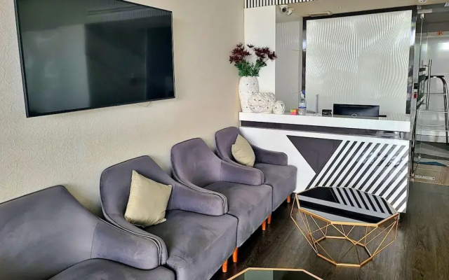 HANZ The Moon Hotel 1