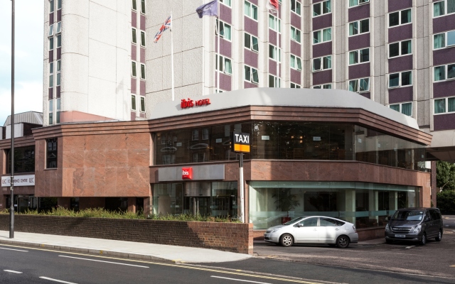 Отель ibis London Earls Court вид на фасад