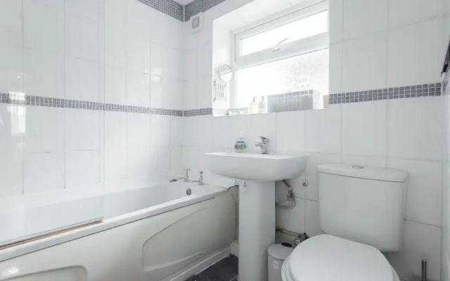 Lovely 3 bed house close to central