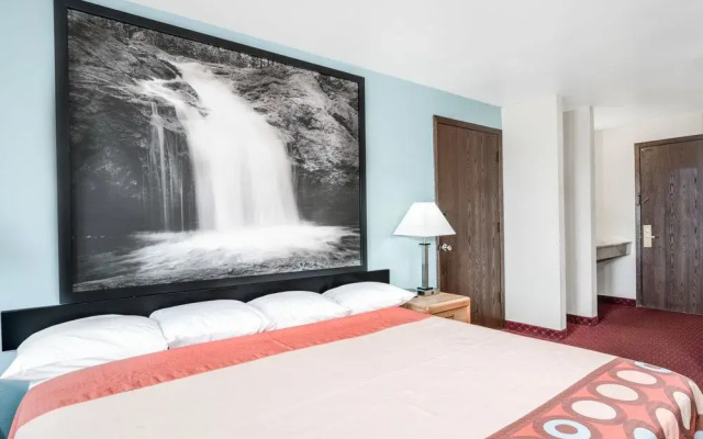 Super 8 by Wyndham Tomah Wisconsin
