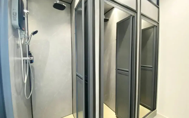 U Capsule Hotel