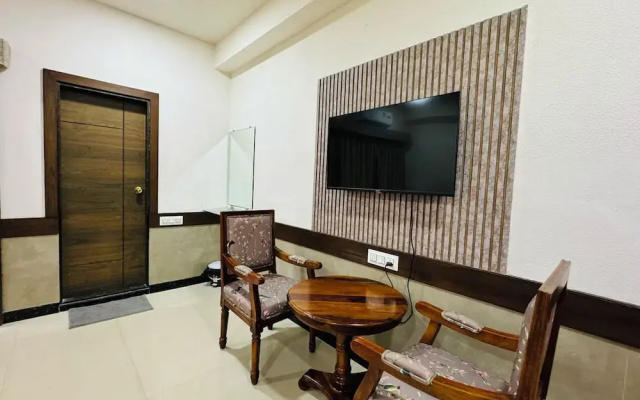 Col's Hotel Uphaar