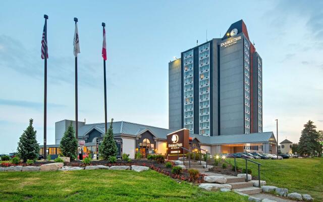 Travelodge Hotel Toronto Airport вид на фасад