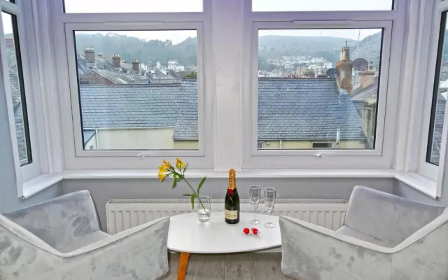 Sea Nest Apartment by Seaside Llandudno