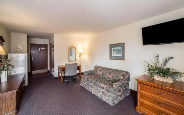 Super 8 Motel - Gas City/Marion Area