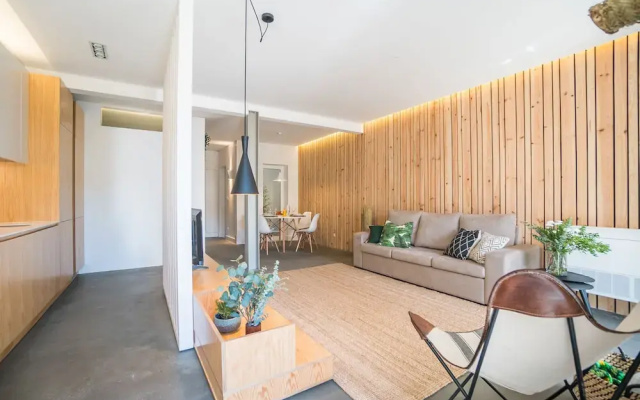 Wood Wall & Garden Apartment