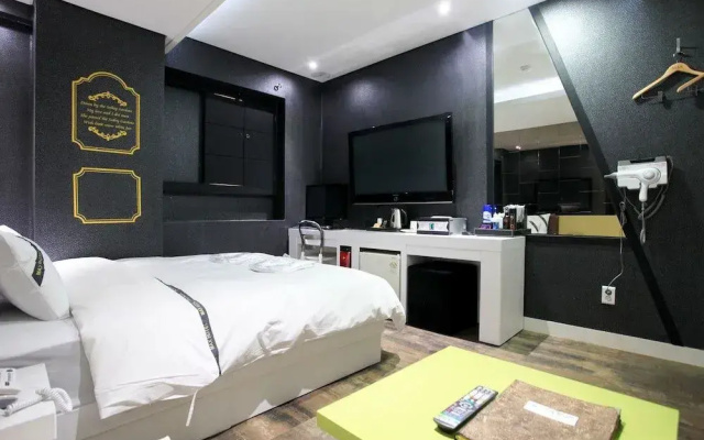 Max Hotel